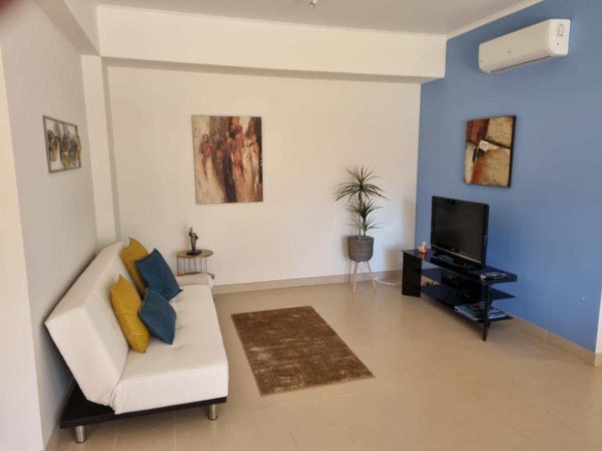 Apartment Marinho - 2 Bedroom 2 Bathroom Ground Floor With Communal Pool And Gardens Conceicao (Faro)