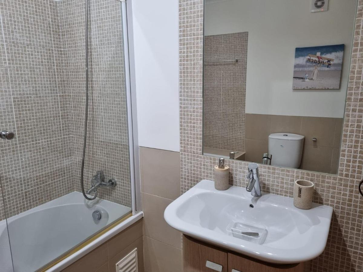 Marinho - 2 Bedroom 2 Bathroom Ground Floor With Communal Pool And Gardens Apartment Conceicao (Faro)