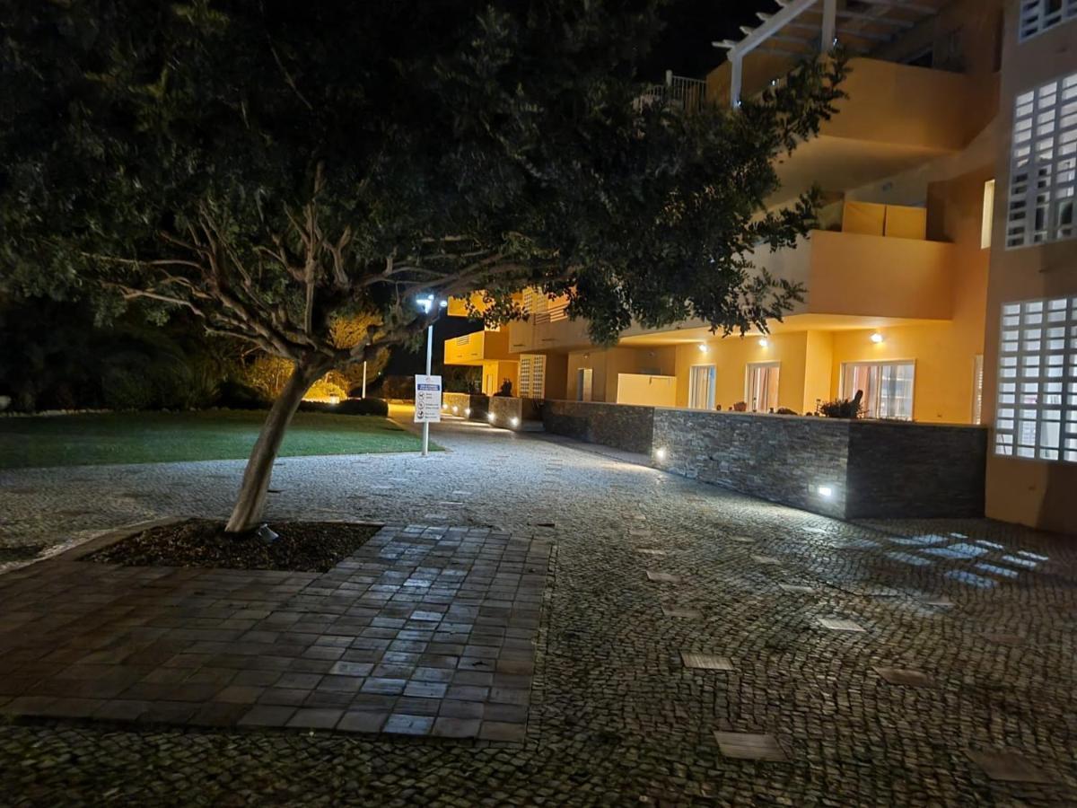 Apartment Marinho - 2 Bedroom 2 Bathroom Ground Floor With Communal Pool And Gardens