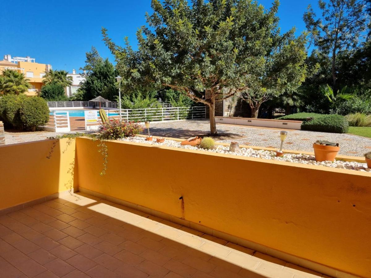 Marinho - 2 Bedroom 2 Bathroom Ground Floor With Communal Pool And Gardens