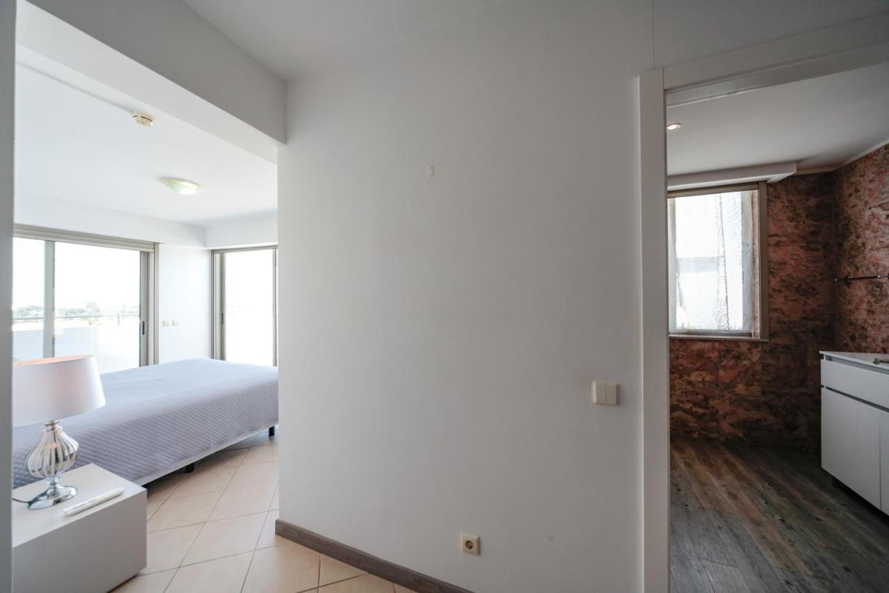 Outstanding Penthouse With Amazing Sea Views *