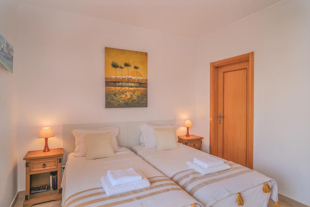 Top-floor 2 Bedroom With Sea View And Pool Apartment *