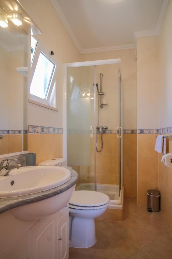 Top-floor 2 Bedroom With Sea View And Pool Apartment