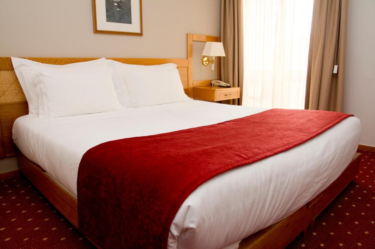 Rainha D. Amelia, Arts & Leisure Hotel