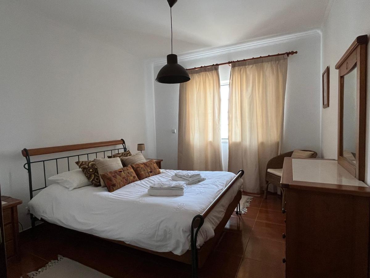 Azenhas Apartment *