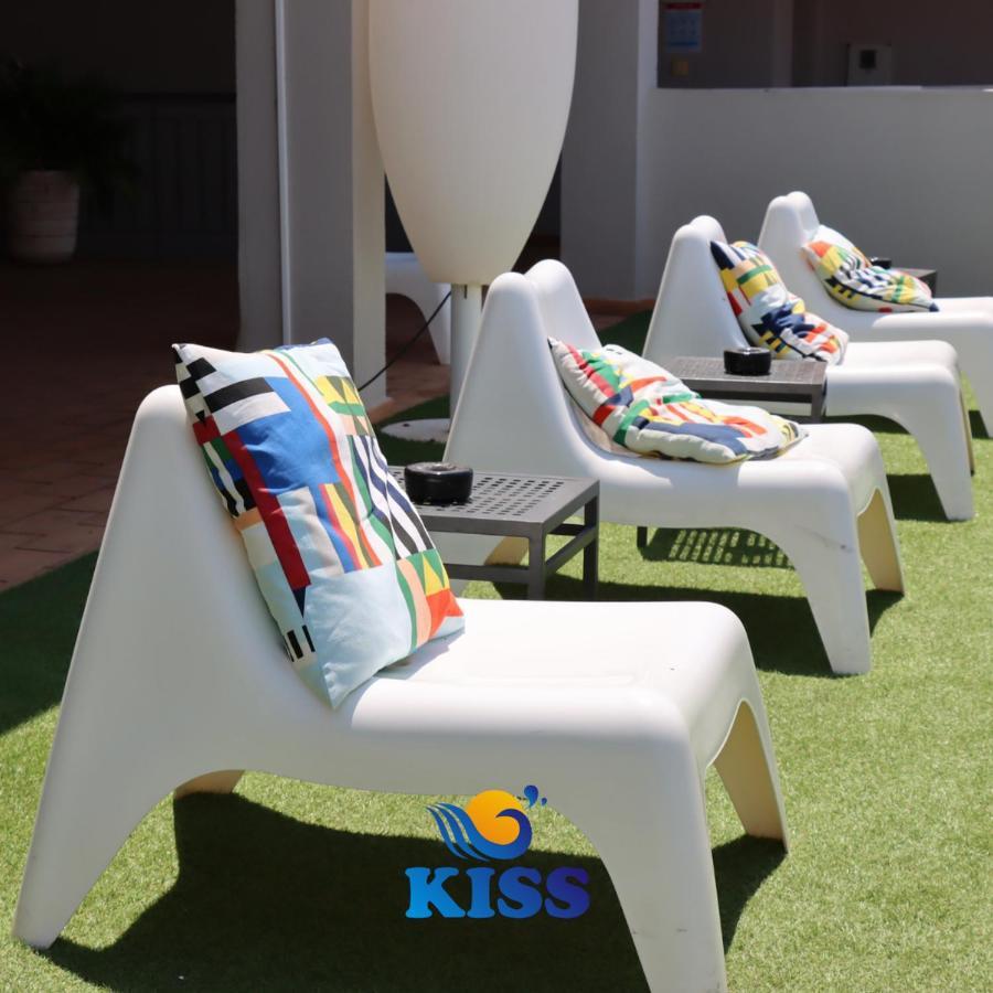 Kiss - *