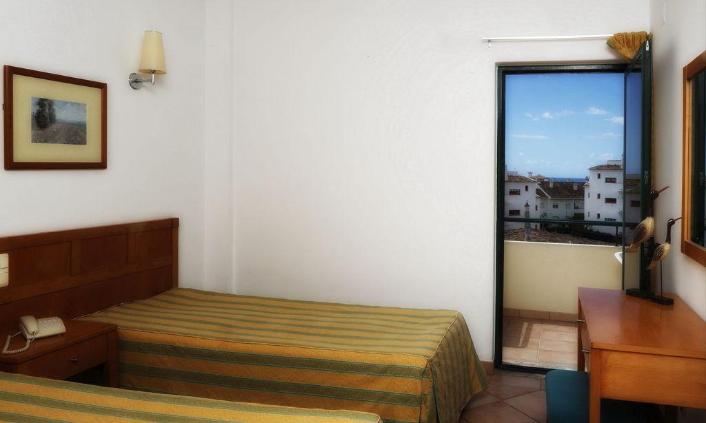 Oceanus Aparthotel 4*