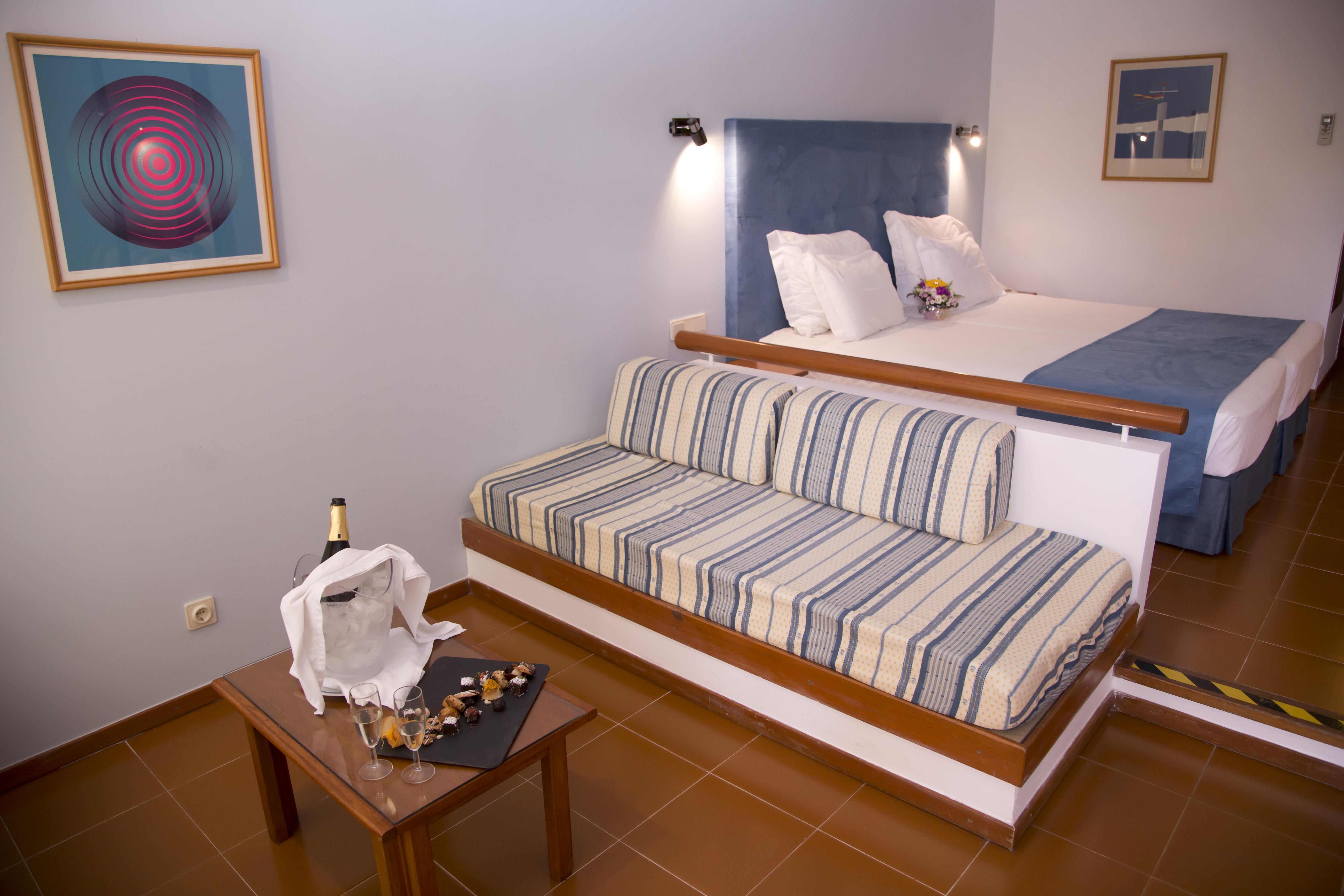 Hotel Baia Cristal & 4*