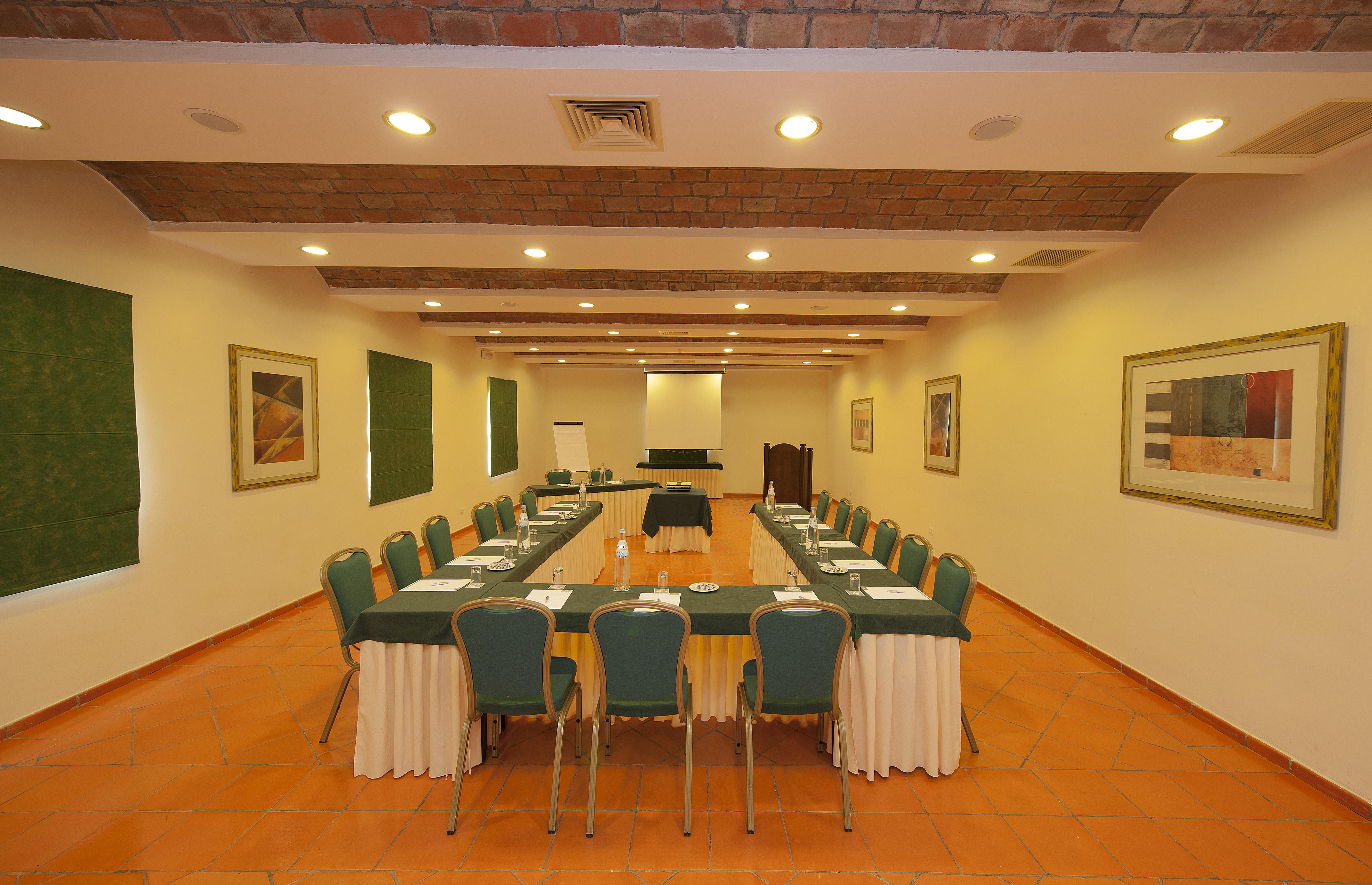 Gale Alentejo Vineyard - Clube De Campo Hotel 4*