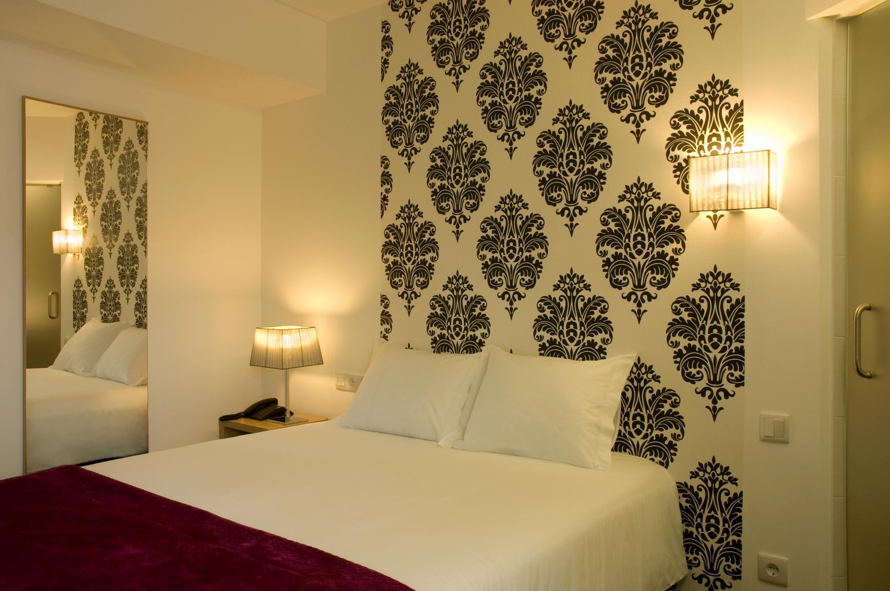 Genesis Hotel 3*