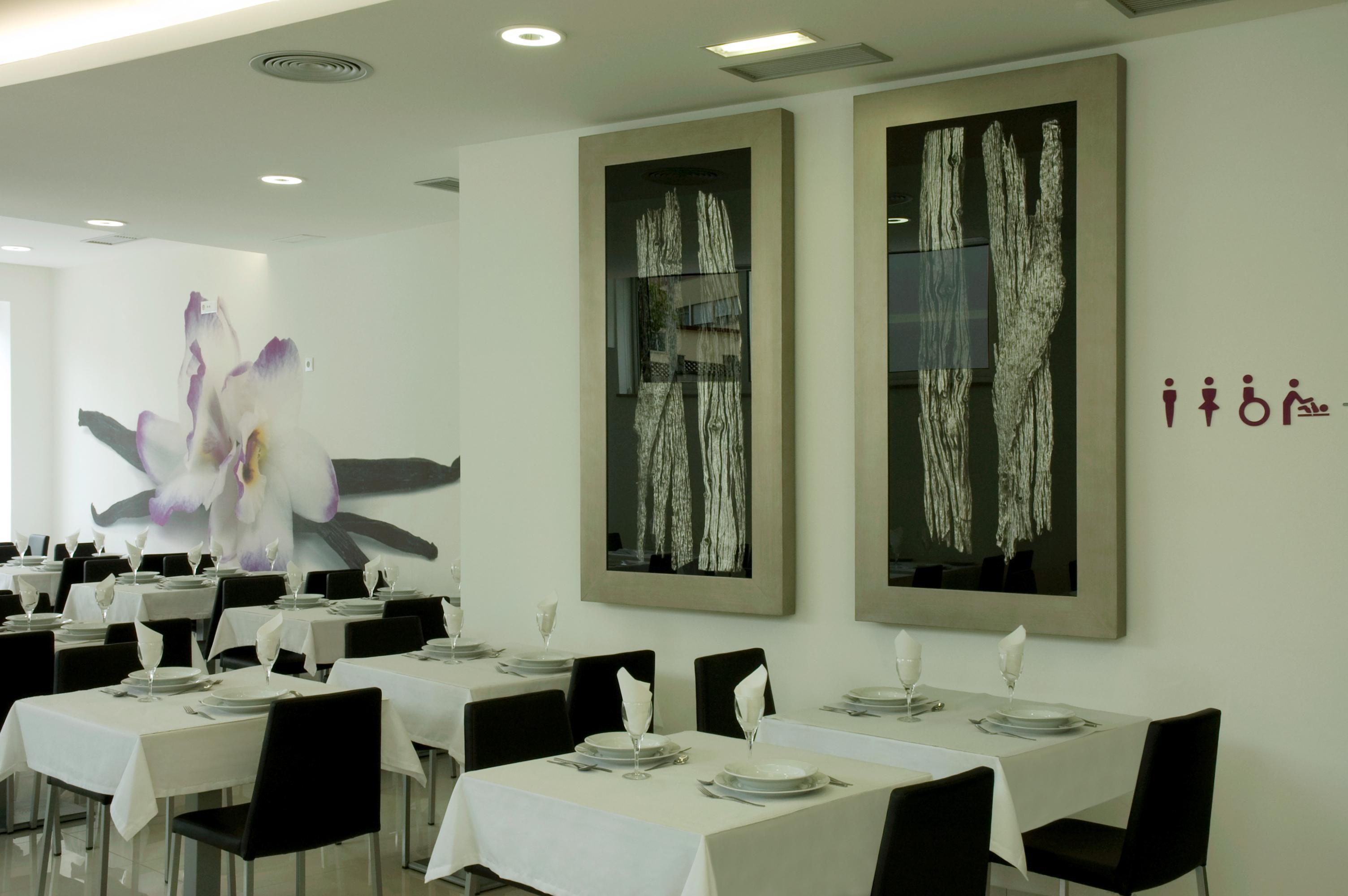 Genesis Hotel 3*