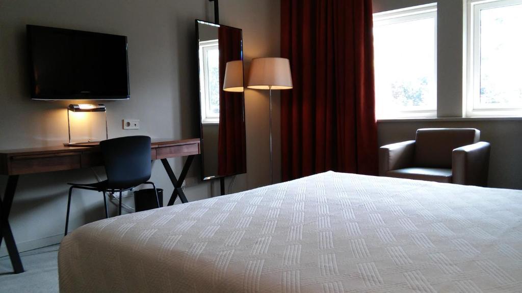Hotel De Business & 4*