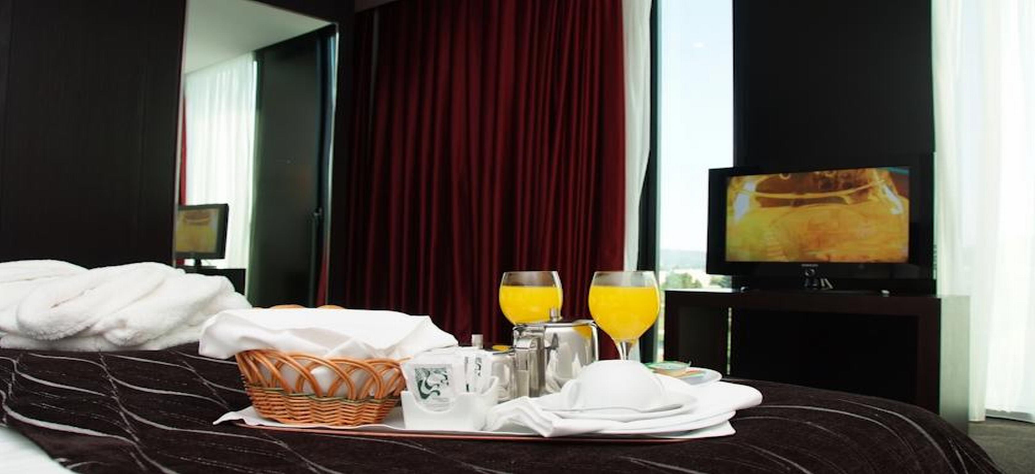 Hotel Axis Viana Business & 4*
