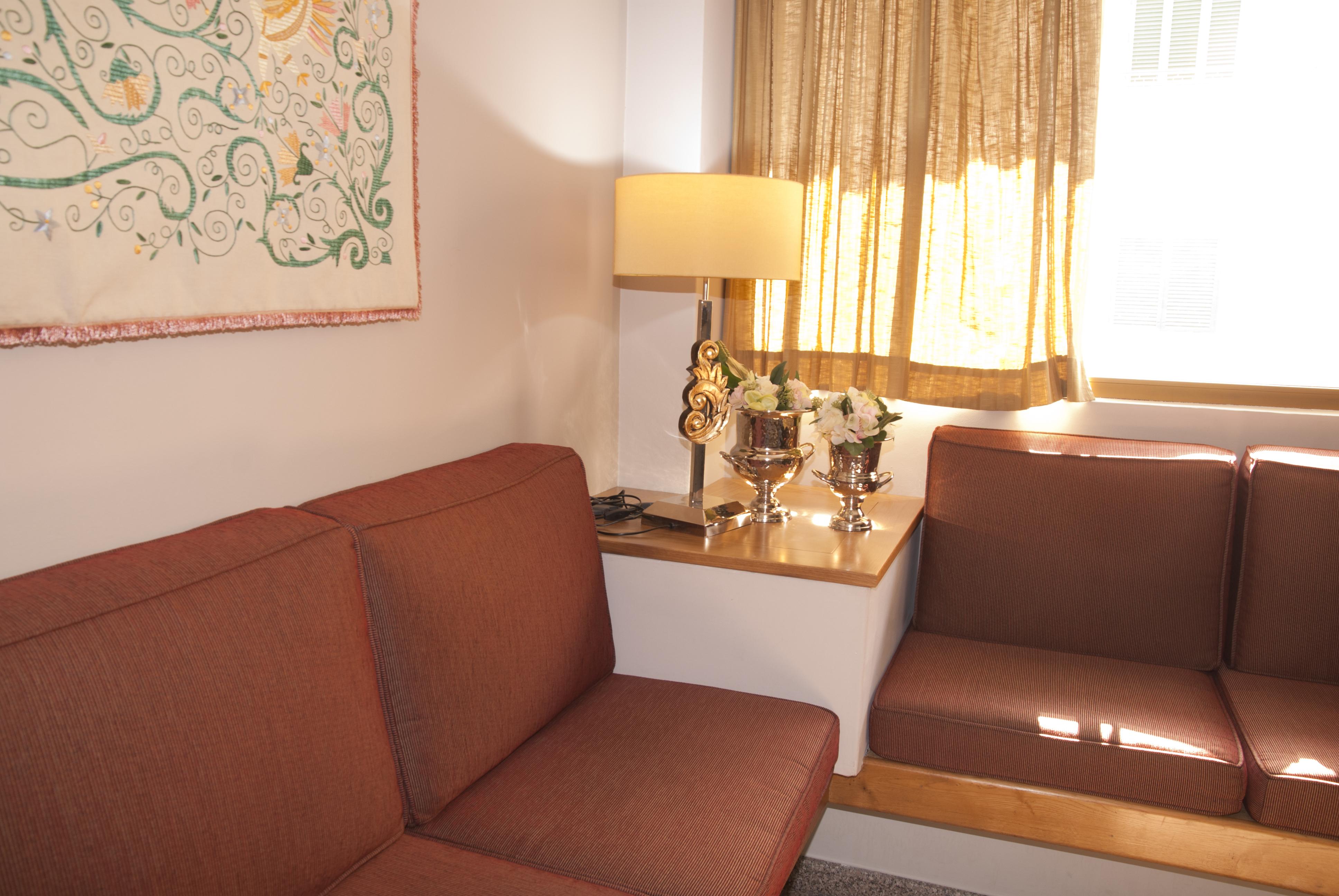 Rainha D. Amelia, Arts & Leisure 4*