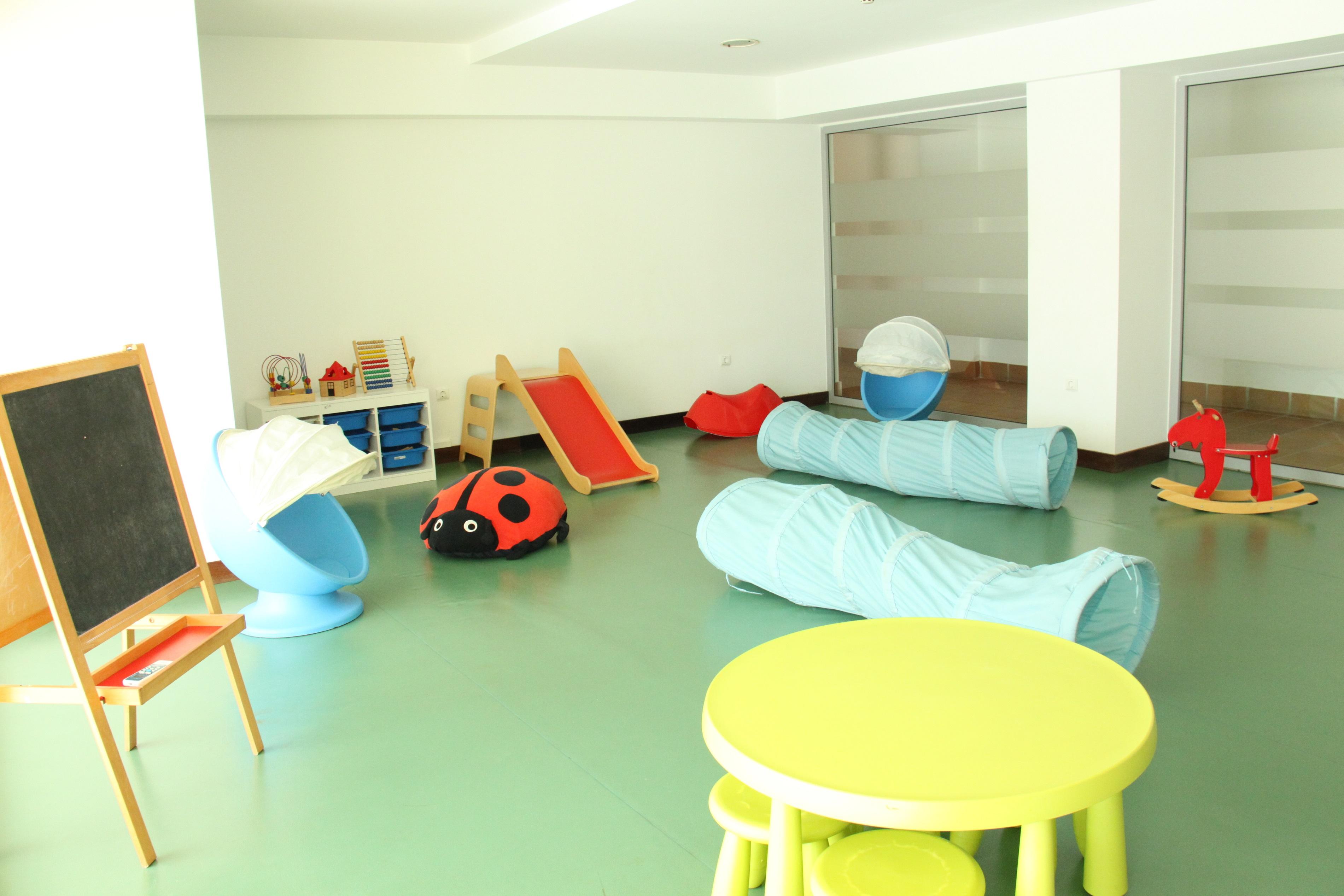 Yellow Garden Hotel 4*