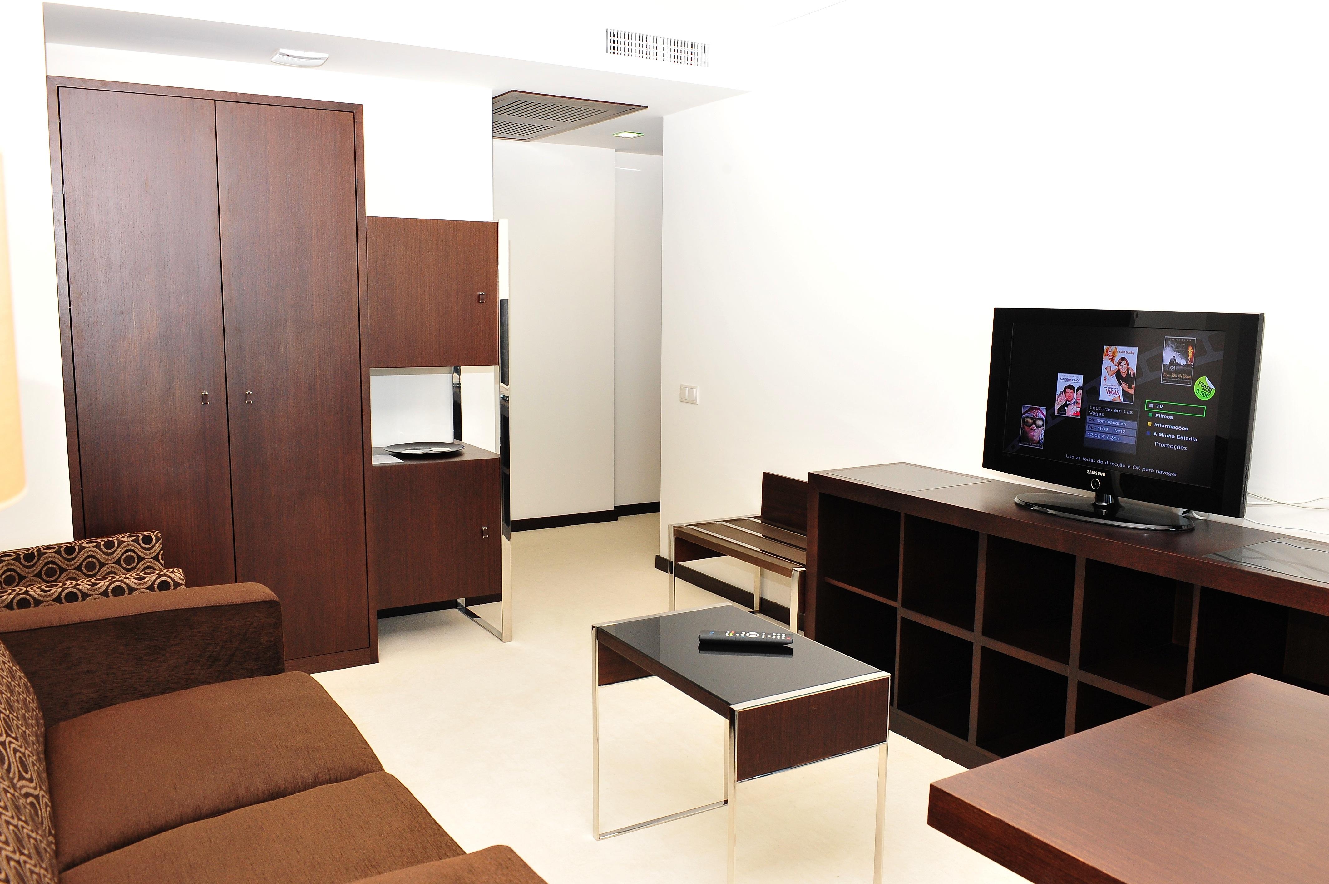 Axis Porto Business &