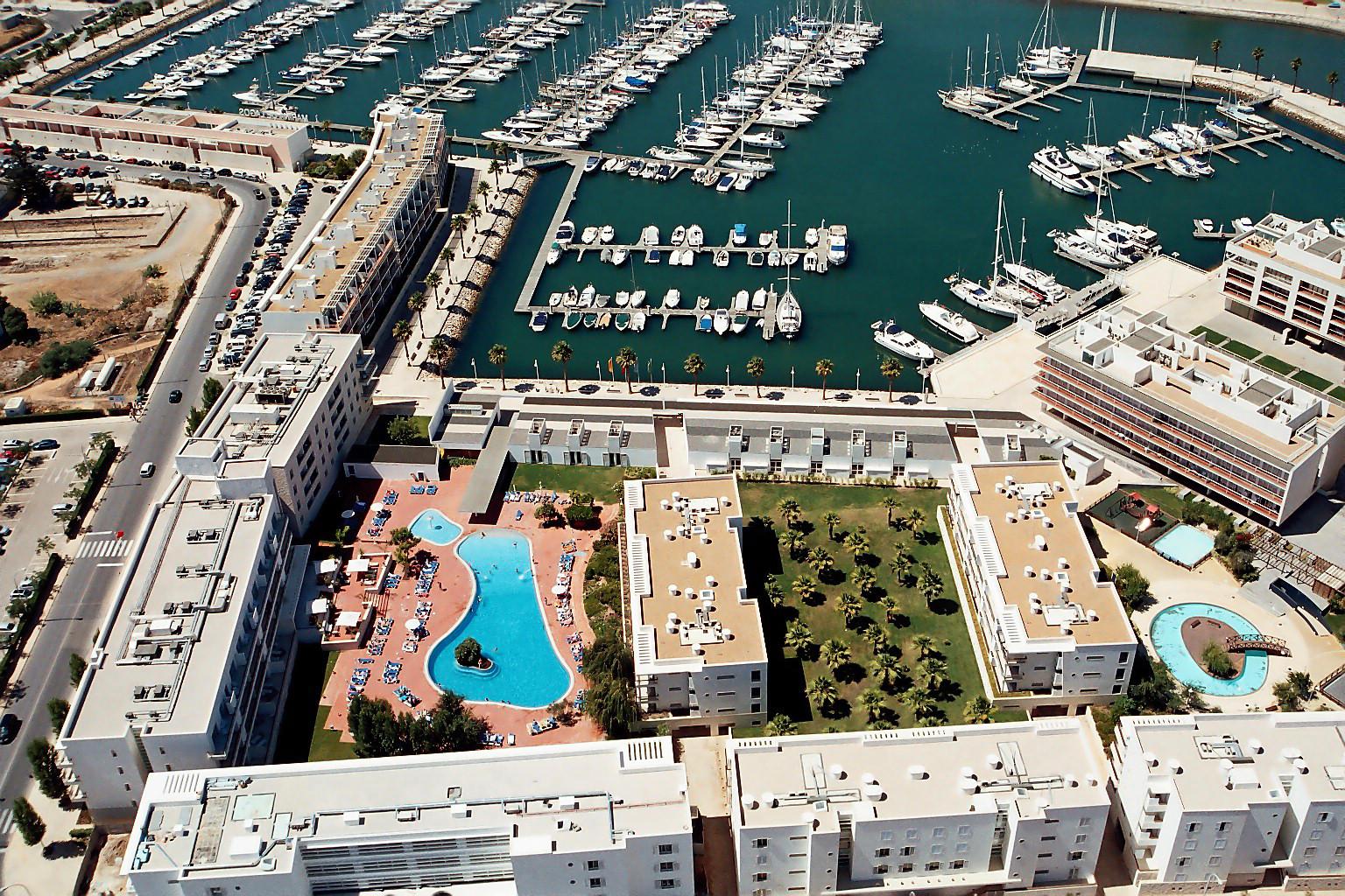 Marina Club Hotel 4*