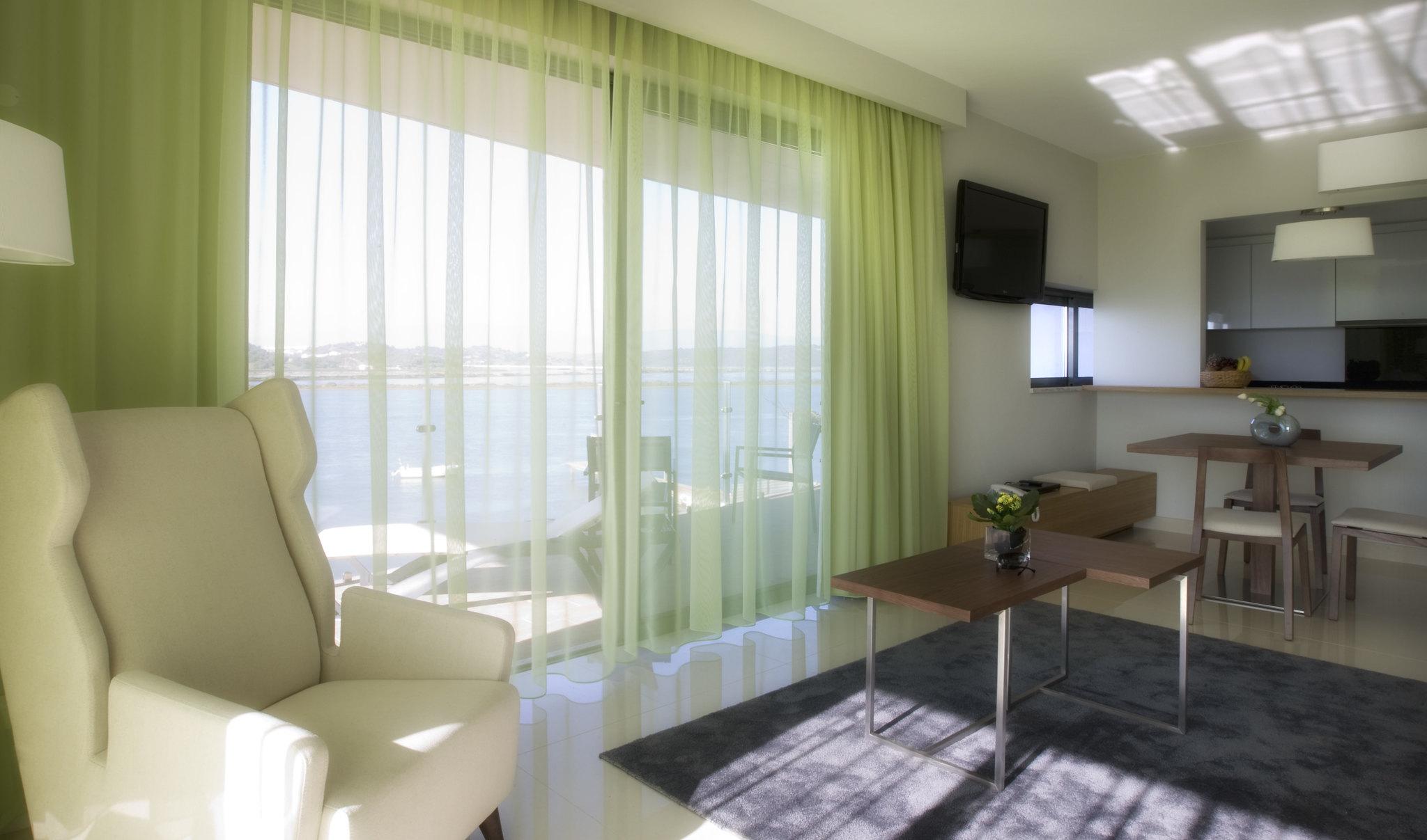 Agua Riverside 4*