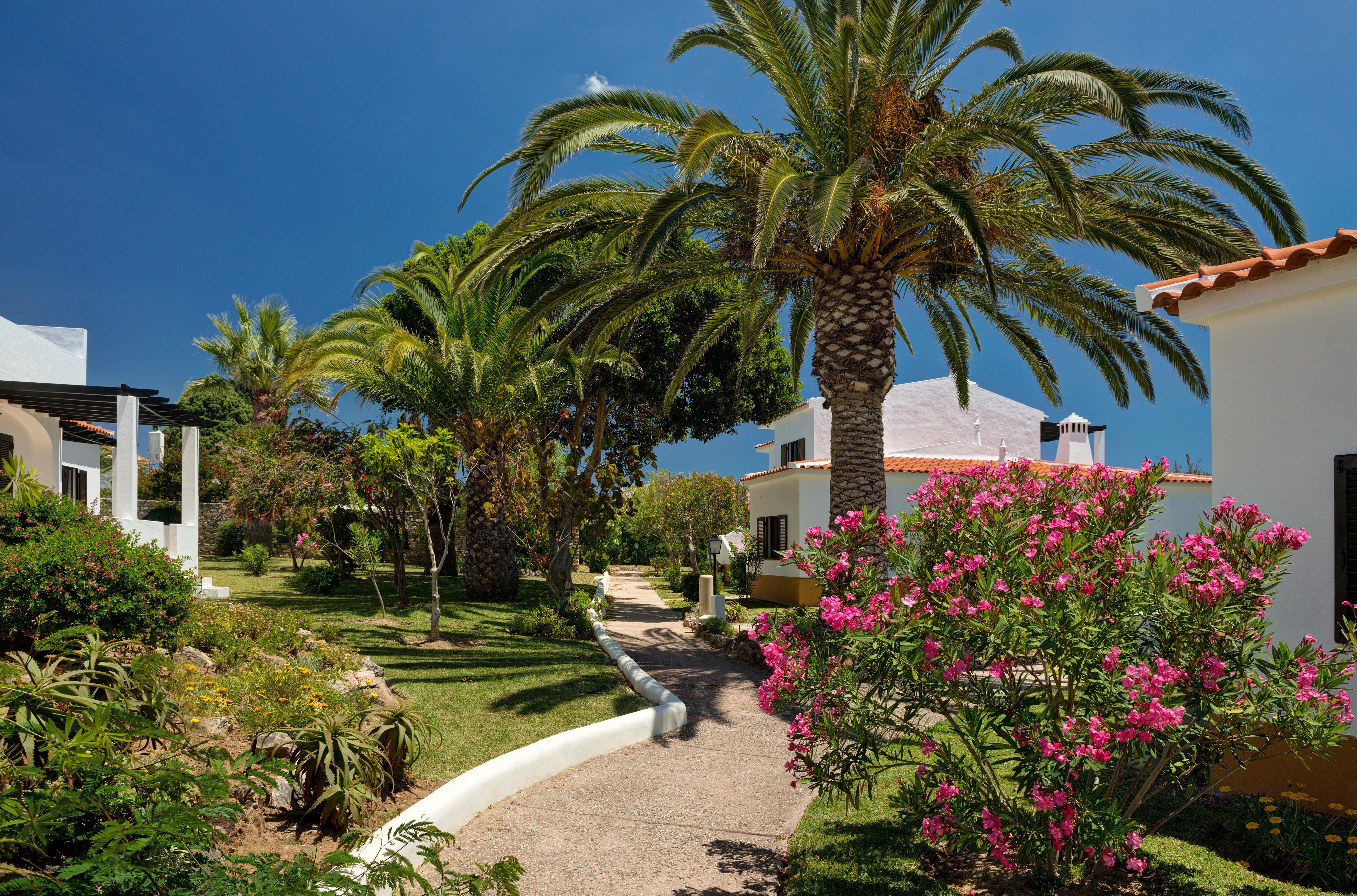 Resort Rocha Brava Village 4*