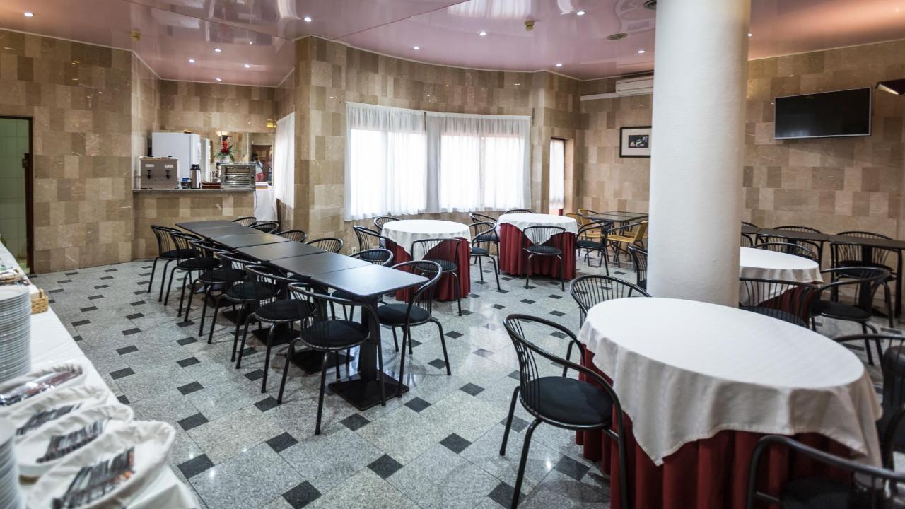 Hotel Arangues 3*
