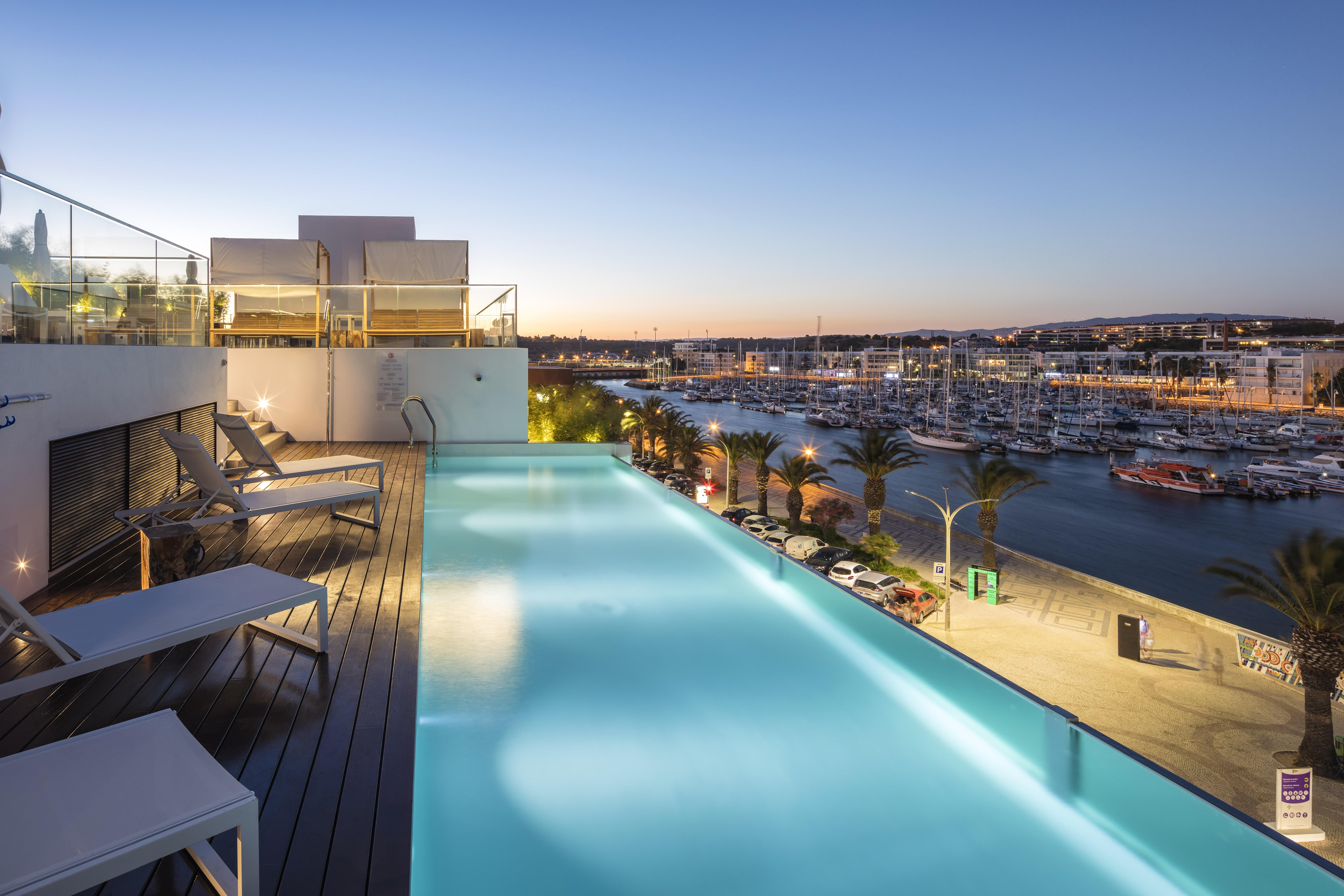 Avenida (adults Only)