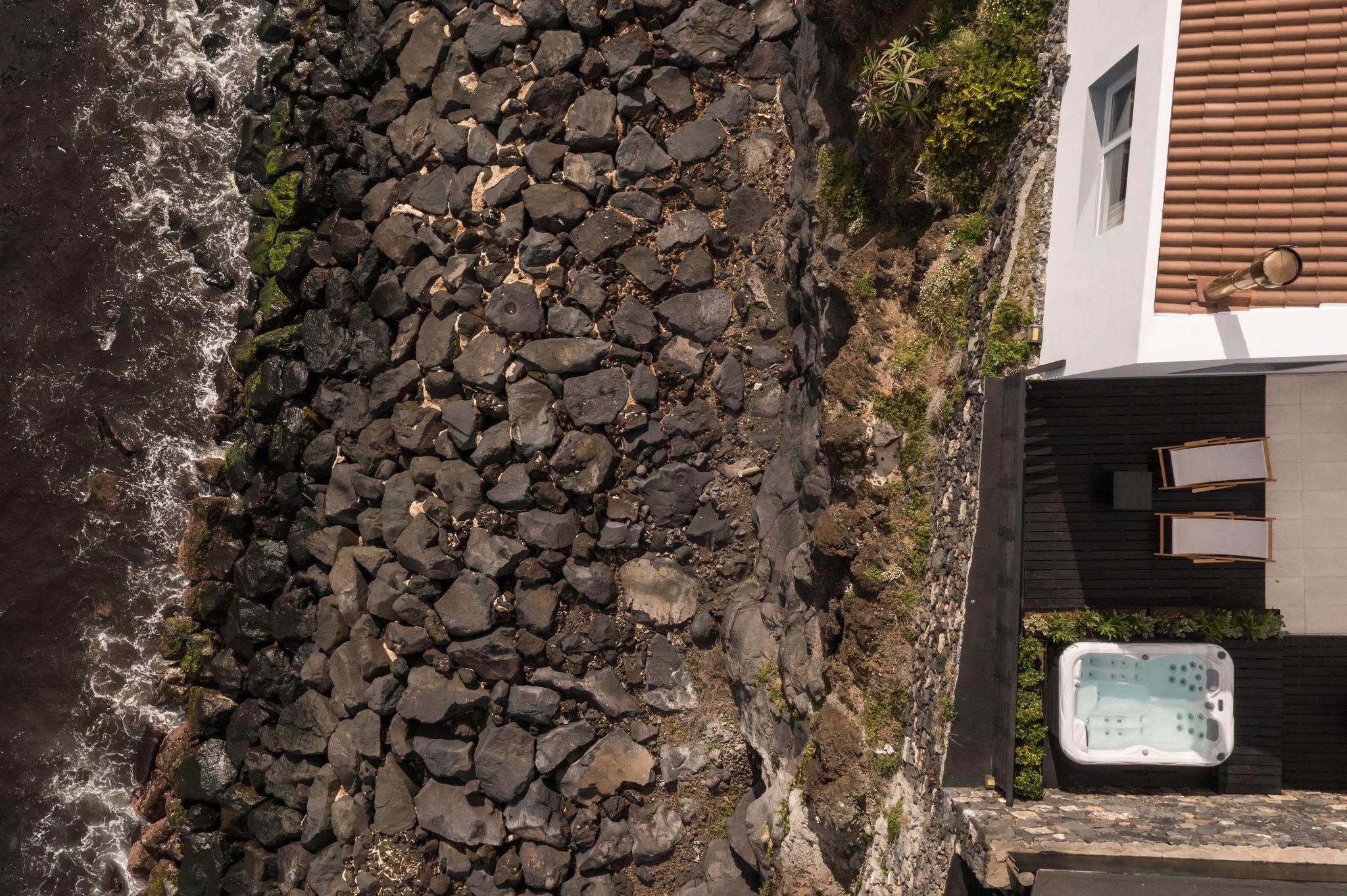 White Exclusive & Lagoa (Azores)