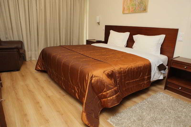 Petrus 3*