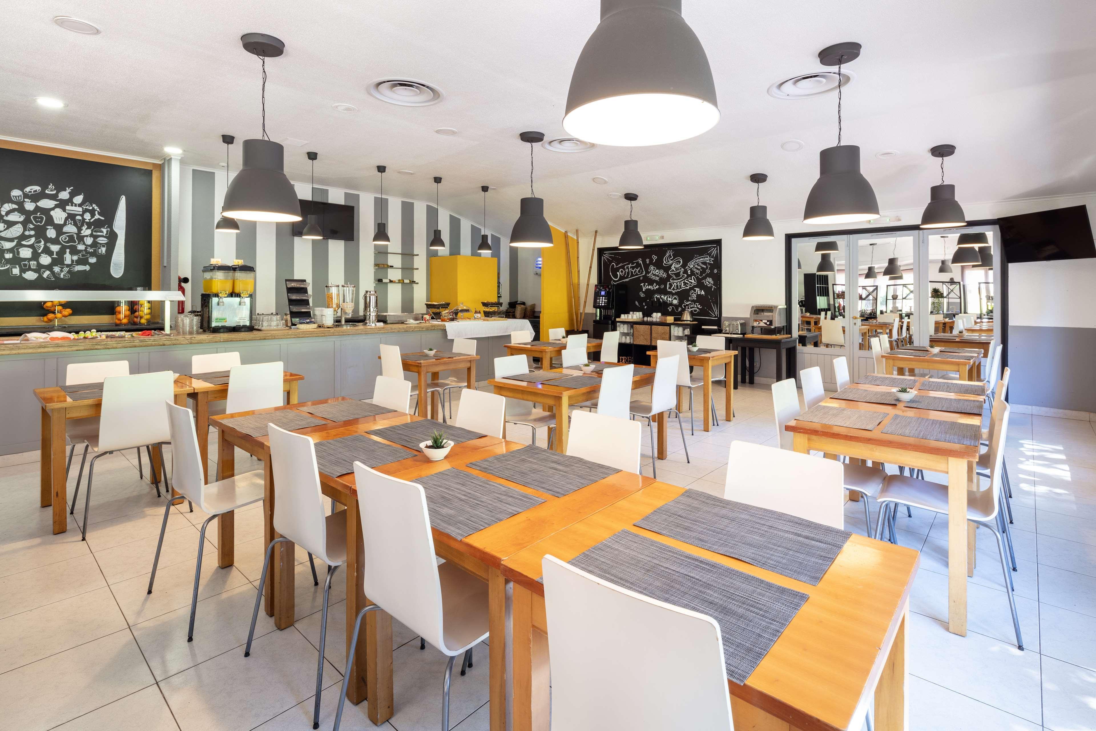 Hotel Campanile Lisboa Sud - 3*