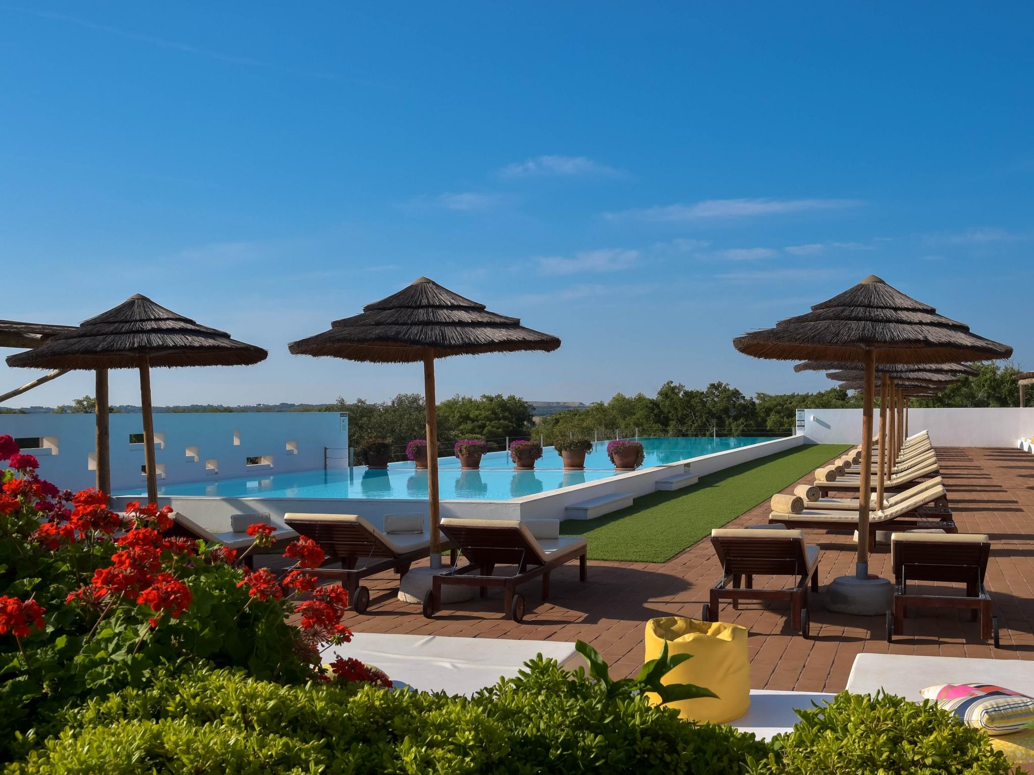 The Lince Ecorkhotel
