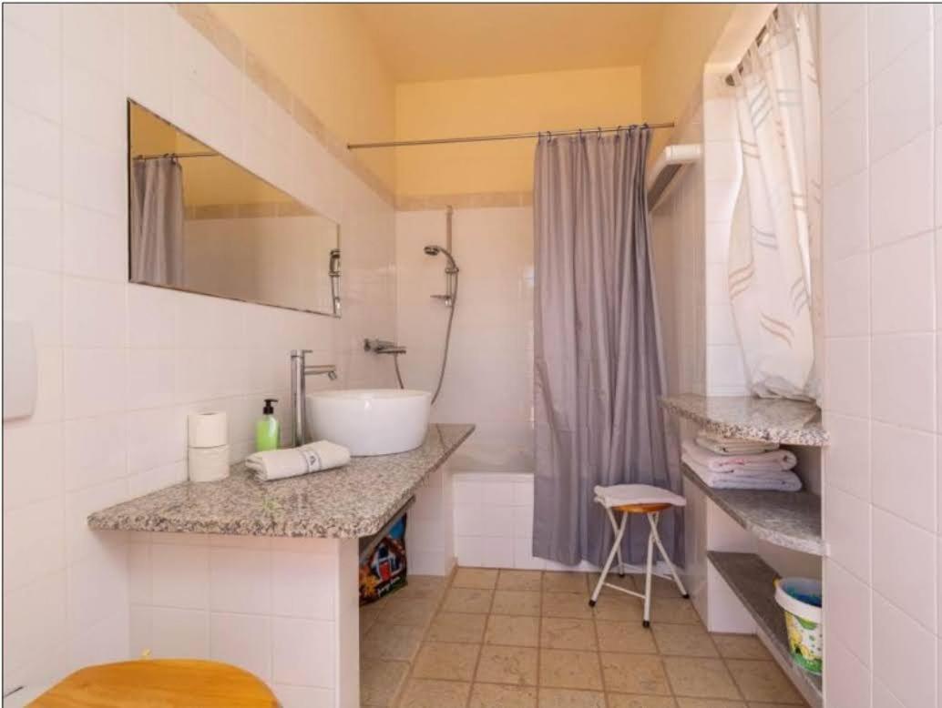 Oceanfront - 8 Rooms, 2 Kitchens With Pool, Billiard Table And Beach-volleyball Court *