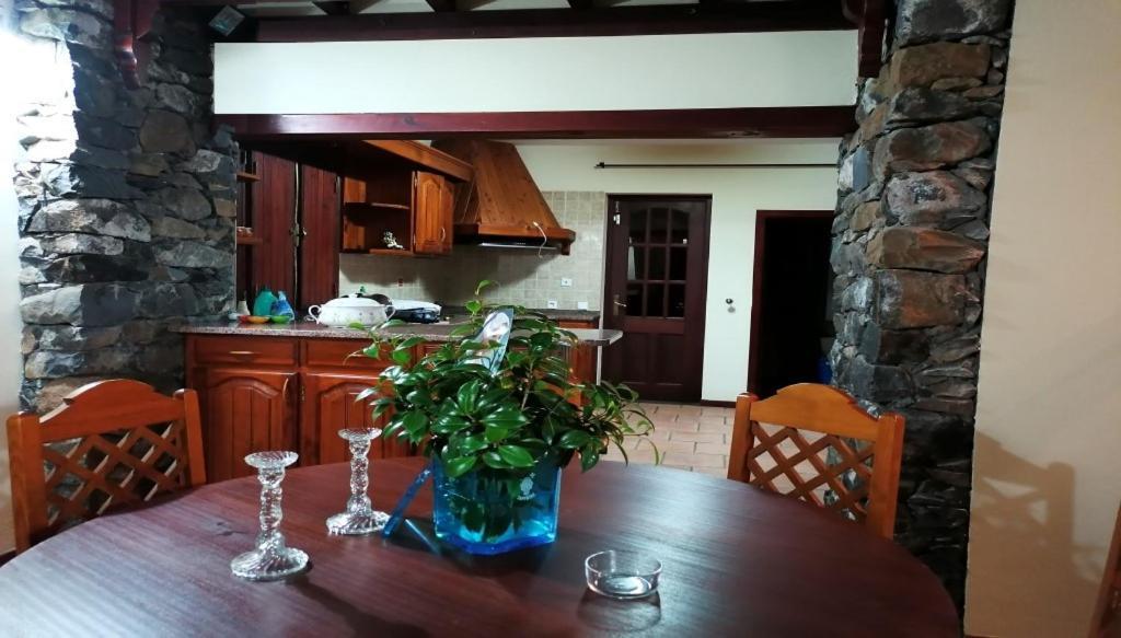 Chalet Santana, Flowers's House *