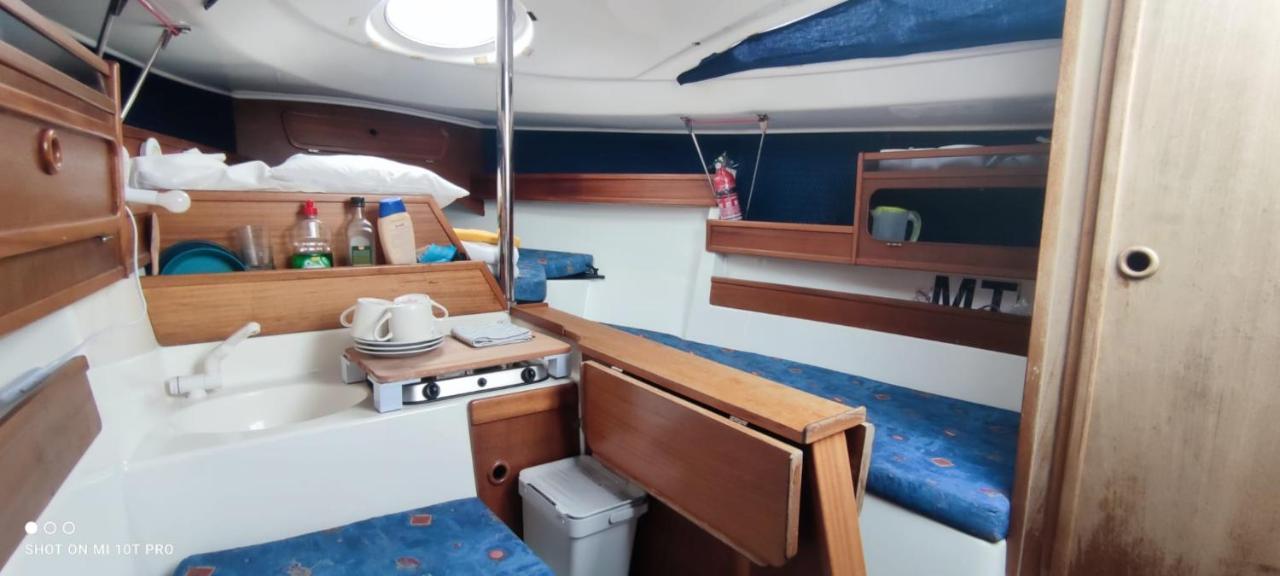 Vrs - Budget 21 Ft Boatel Parking Botel