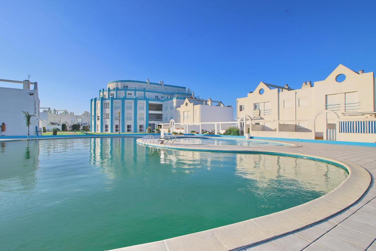 Pool & Tennis House *