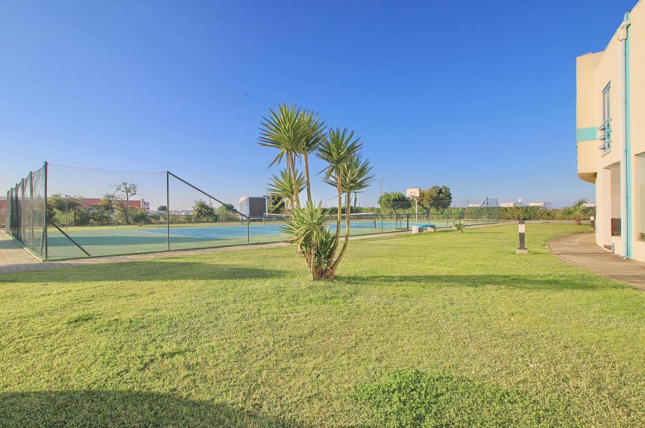 Pool & Tennis House Holiday home *