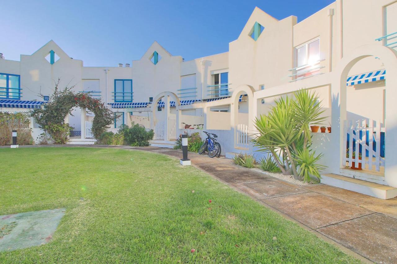 Pool & Tennis House Holiday home *