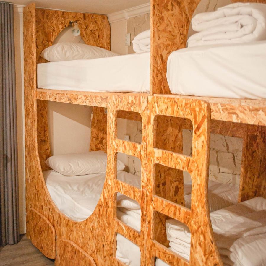 Destination Hostel *