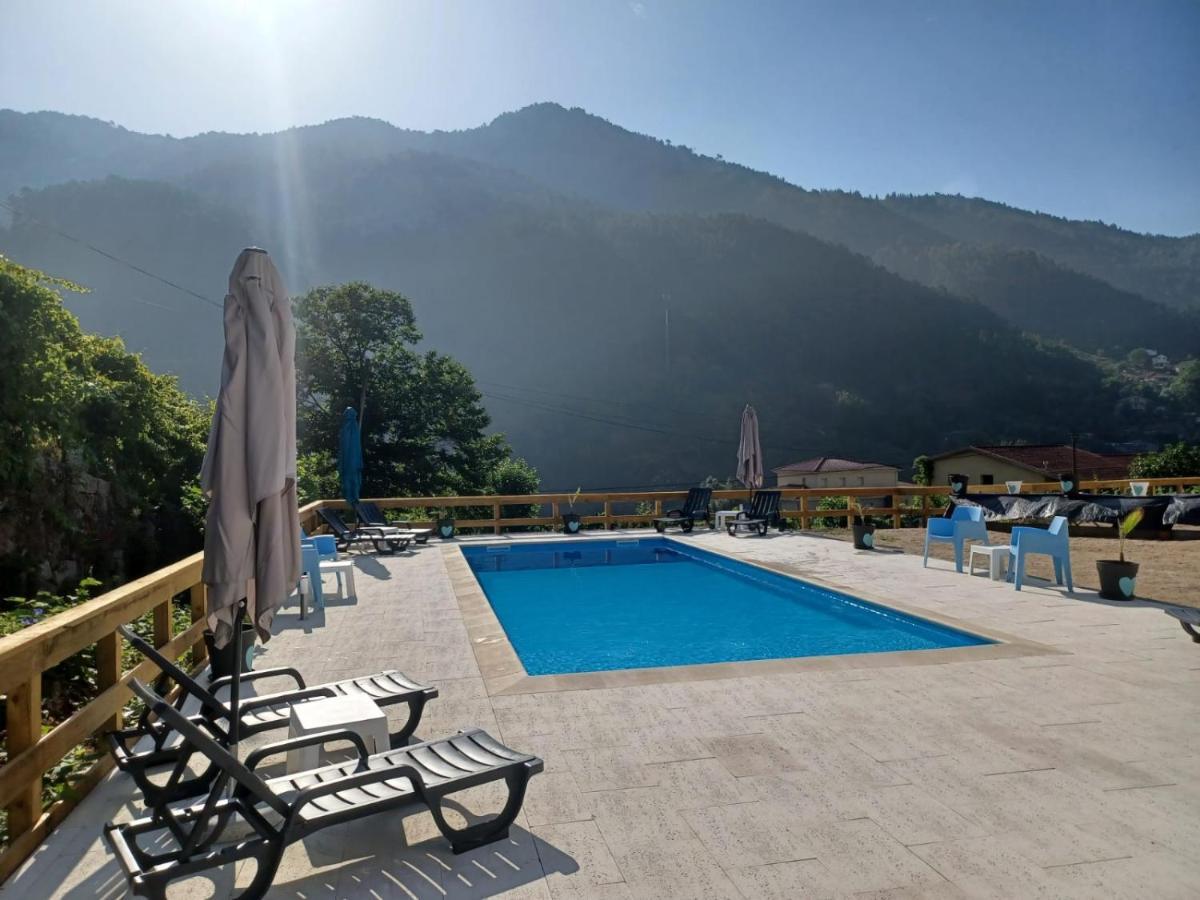 Waterfalls Al Bed & Breakfast