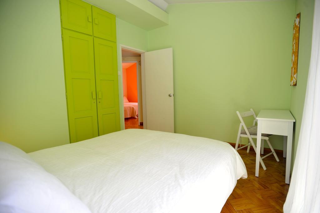 Carcavelos Surf House 2*