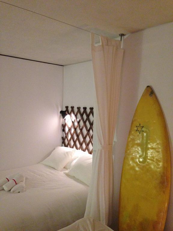 Carcavelos Surf House 2*