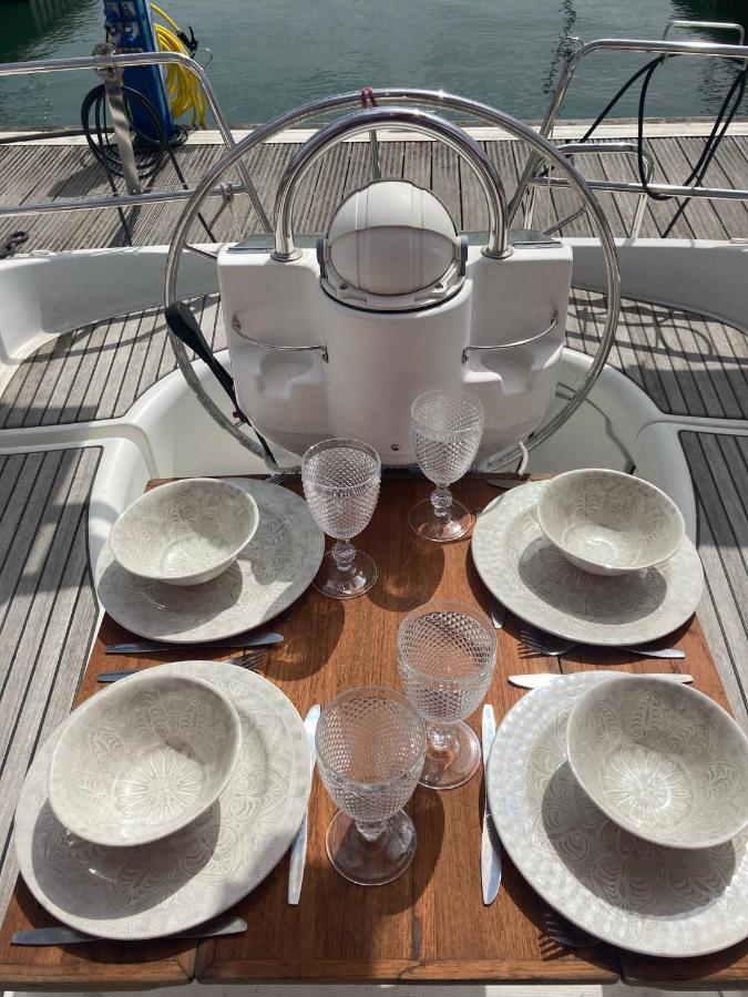 Botel Sea Bloom - Sleep & Sail In Tejo Lisbon