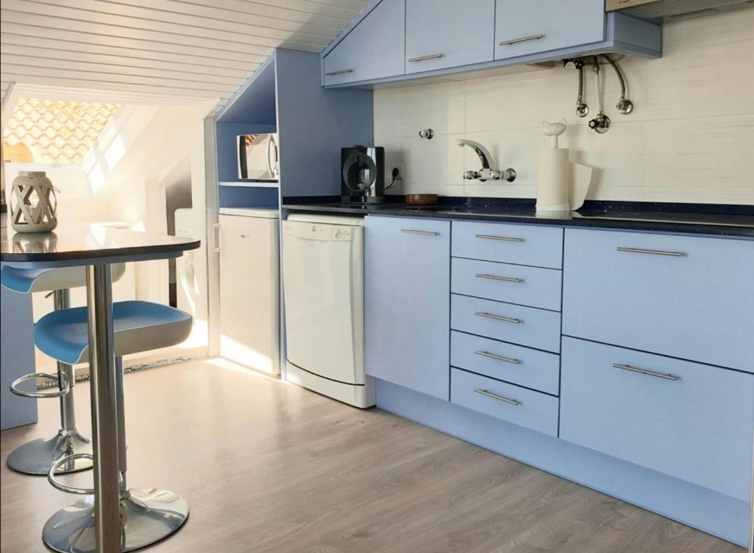 Blue House With Parking Apartment