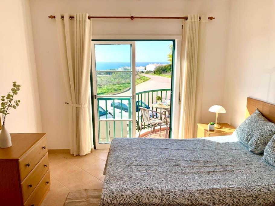 Casa Da 5 - St 2 Bedrooms , Amazing Sea View , Pool , Wifi Luz