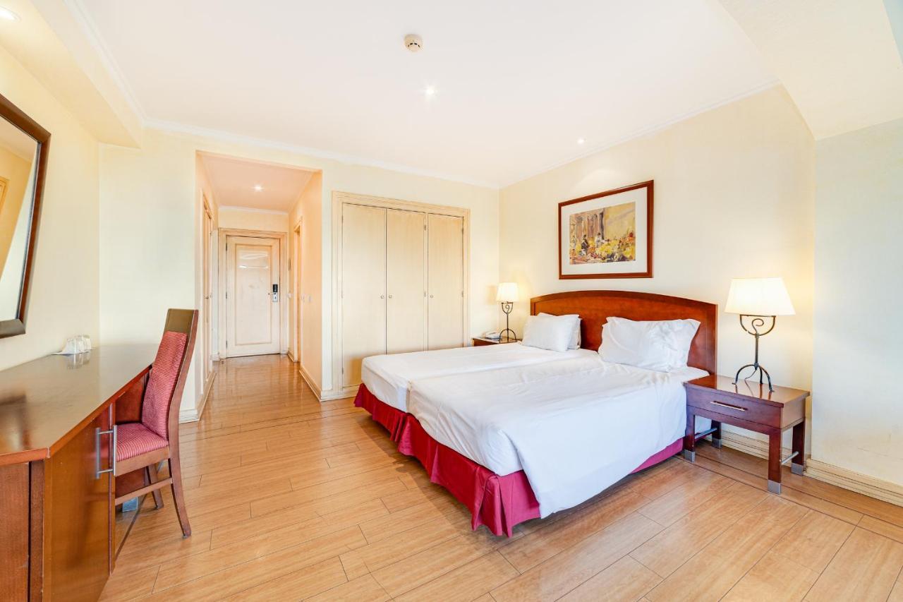 Yellow Hotel