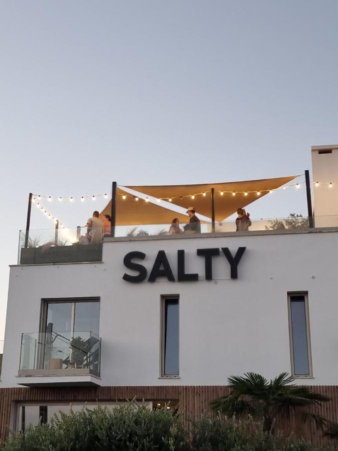 Hotel The Salty Pelican Yoga & Surf Retreat