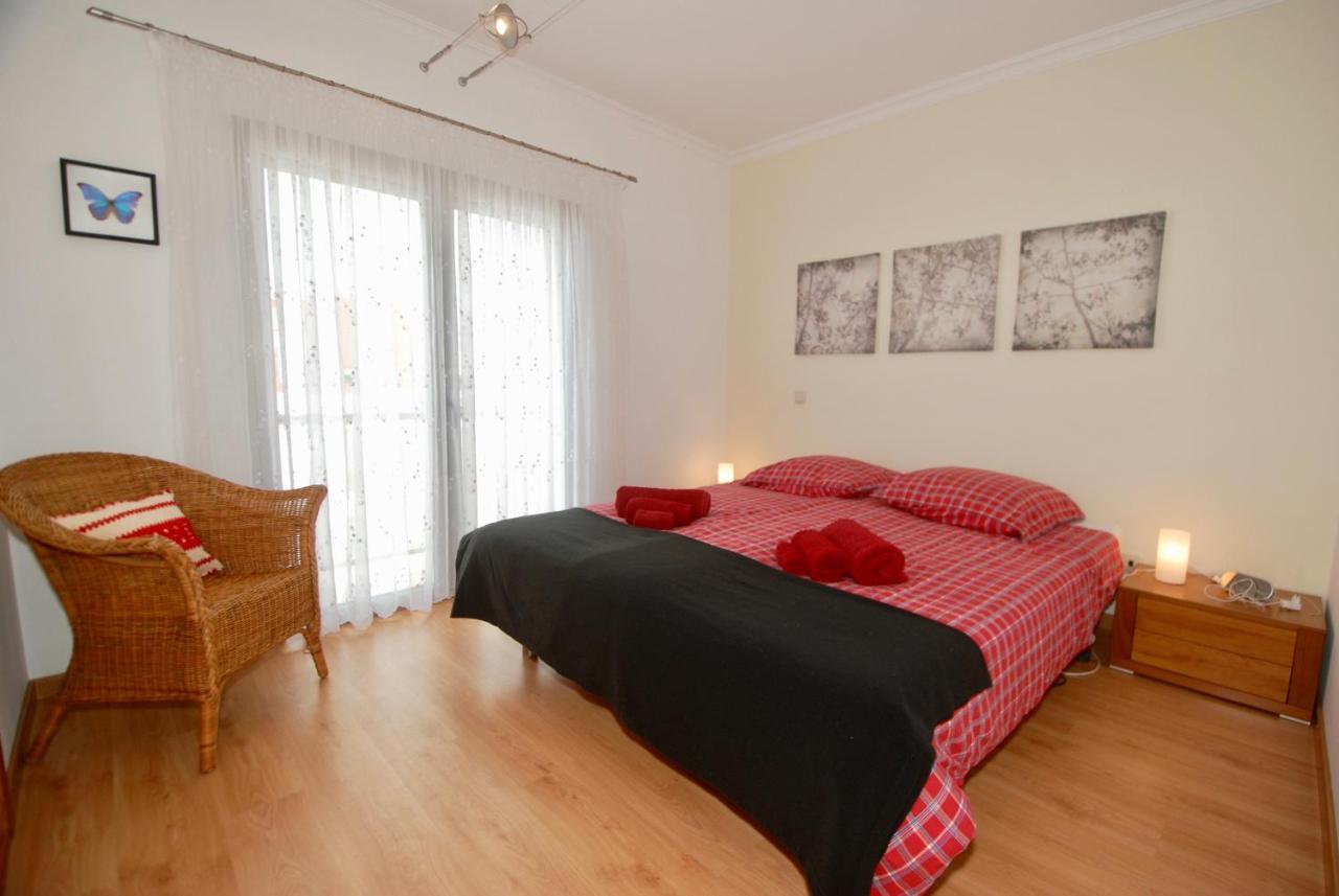 Blue Sky - With Roof Terrace In Apartment Nazare
