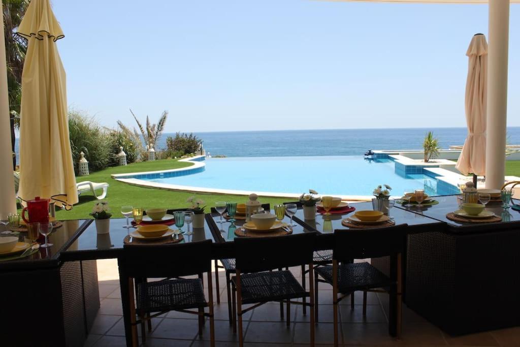 Breathtaking With Infinity Pool Over The Sea Villa *