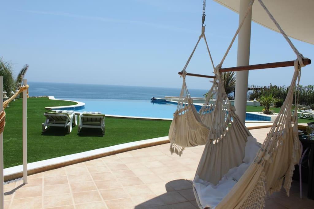 Breathtaking With Infinity Pool Over The Sea Villa Praia Da Luz