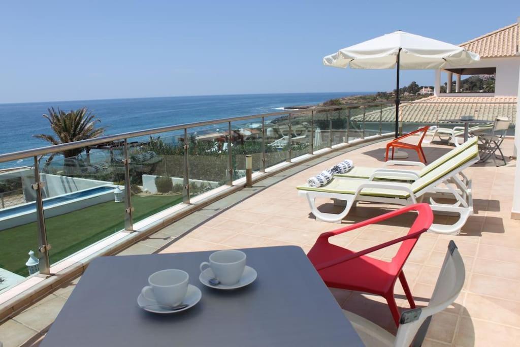 Breathtaking With Infinity Pool Over The Sea Villa *