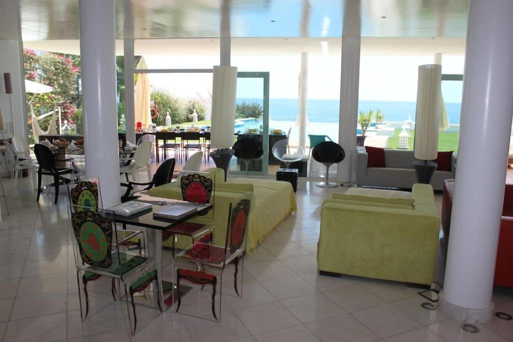 Breathtaking With Infinity Pool Over The Sea Villa *