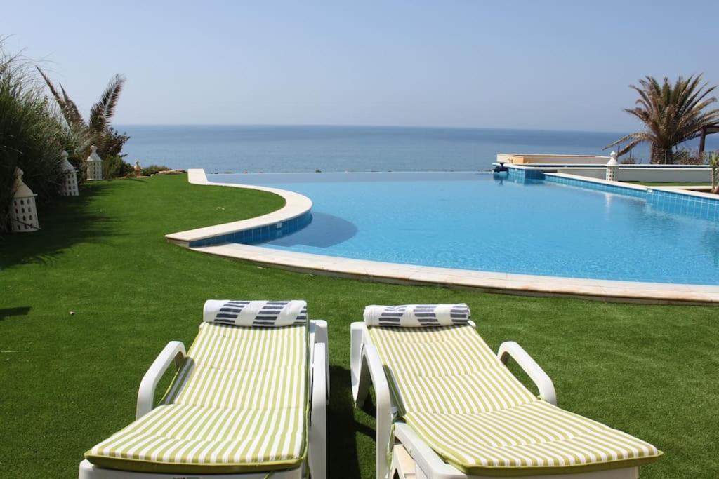Breathtaking With Infinity Pool Over The Sea Villa